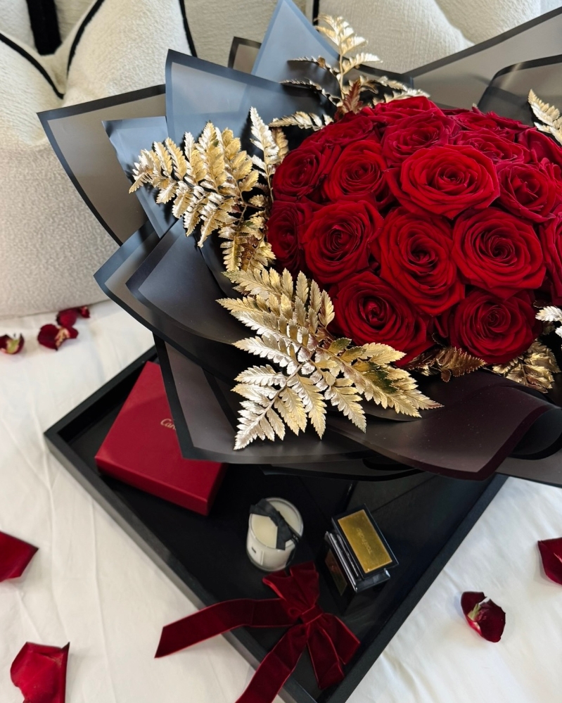 Red Rose & Gold Bouquet
