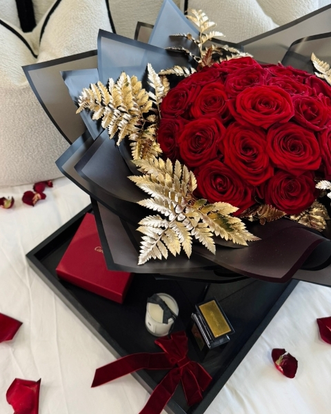 Red Rose & Gold Bouquet