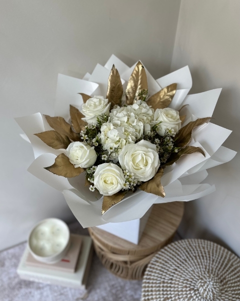 White & Gold – Petite