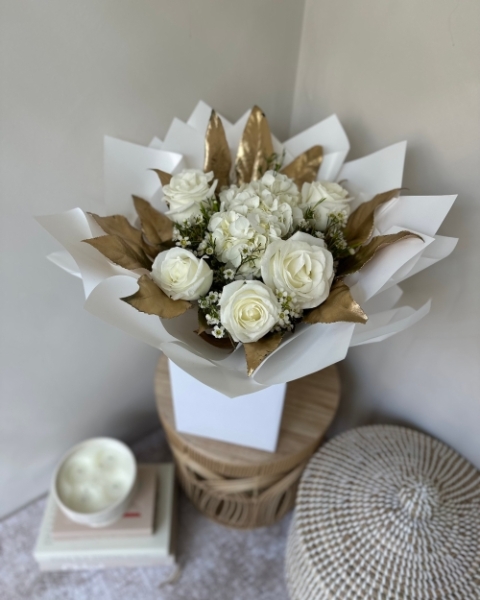 White & Gold – Petite